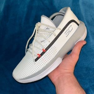Under armour size 8.5 Steph curry 3Zer0 III